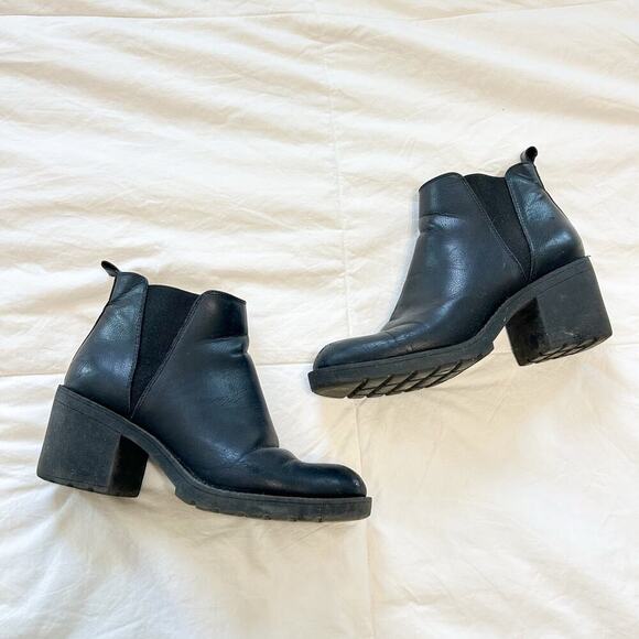SOLD Women’s Black Block Heel Ankle Boots Size 8 Slip-On Chelsea Style - Picture 1 of 6
